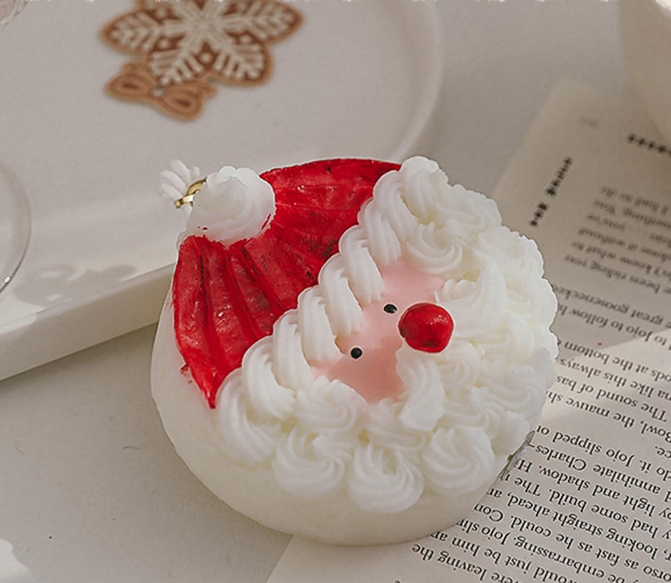 Christmas Cake Scented Candle,110G Handmade Aroma Soy Wax Santa Claus Decorative Candle T-shin
