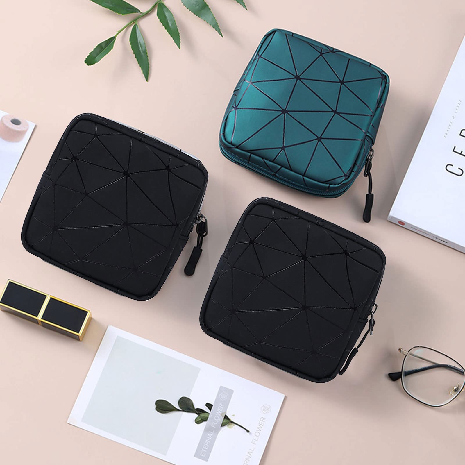 CCLEOOCOO Sanitary Napkin Storage Bag,Leather Waterproof Feminine First Period Bag with Zipper CCLEOOCOO