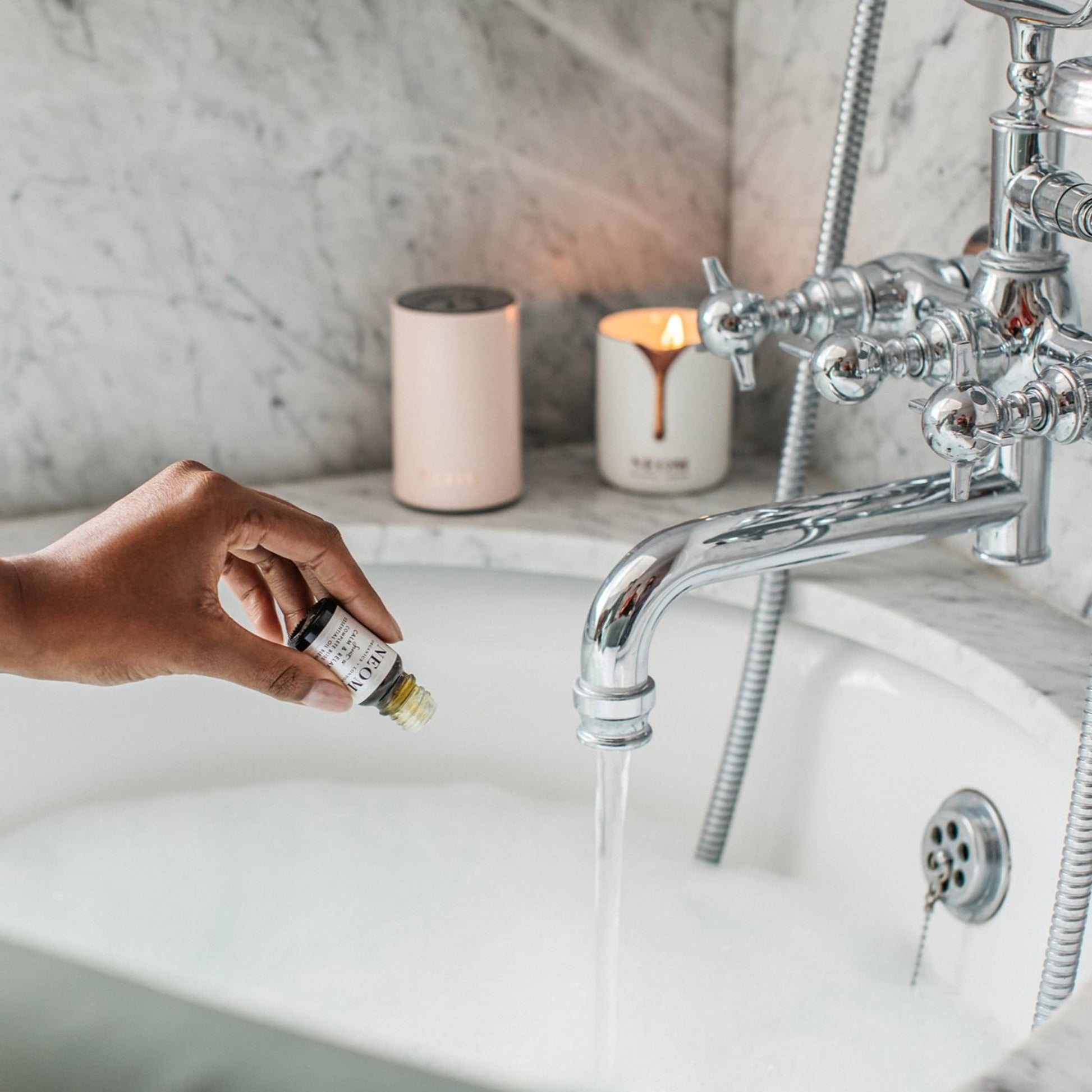 NEOM - Happiness Essential Oil Blend, 10ml | Neroli, Mimosa & Lemon | Scent to Make You Happy Range Neom