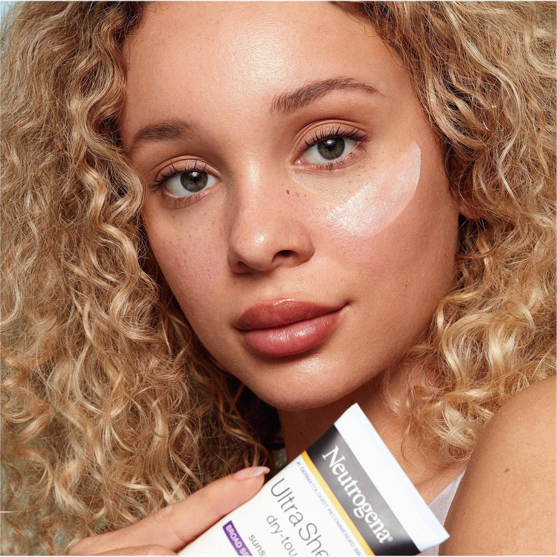 Neutrogena Ultra Sheer Dry-Touch Water Resistant and Non-Greasy Sunscreen Neutrogena